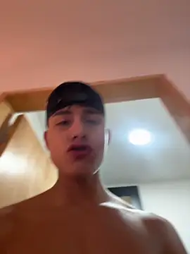 Snapshot of Lander_Cruz chatting on June 20, 2:42 pm Lander Cruz online show from June 20, 2:42 pm