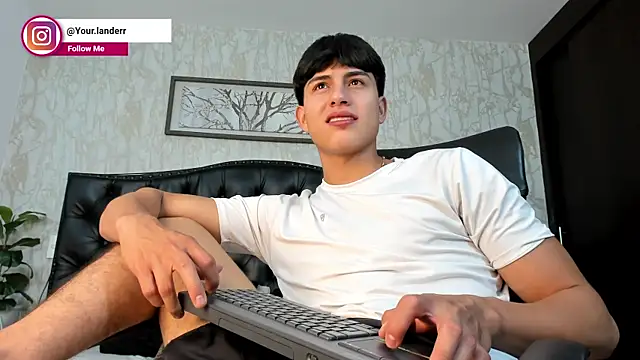Snapshot of Lander_Cruz chatting on June 25, 6:45 pm Lander Cruz online show from June 25, 6:45 pm
