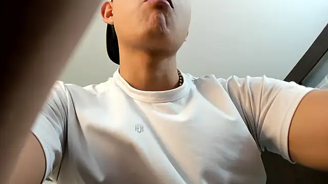 Snapshot of Lander_Cruz chatting on July 6, 8:11 pm Lander Cruz online show from July 6, 8:11 pm