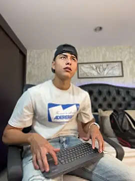 Snapshot of Lander_Cruz chatting on July 13, 5:38 pm Lander Cruz online show from July 13, 5:38 pm
