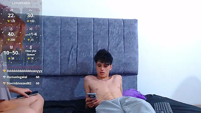 hottie couplee online show from March 5, 2:40 am