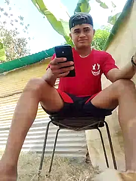 Snapshot of youngboypiss chatting on January 31, 7:34 pm youngboypiss online show from January 31, 7:34 pm