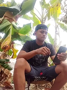 Snapshot of youngboypiss chatting on February 7, 11:36 am youngboypiss online show from February 7, 11:36 am