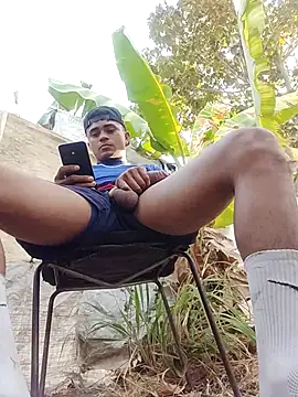 Snapshot of youngboypiss chatting on February 27, 11:43 am youngboypiss online show from February 27, 11:43 am