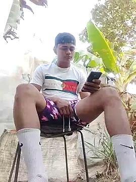 Snapshot of youngboypiss chatting on February 28, 11:44 am youngboypiss online show from February 28, 11:44 am