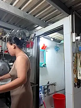 felicity chloe online show from April 2, 11:30 am