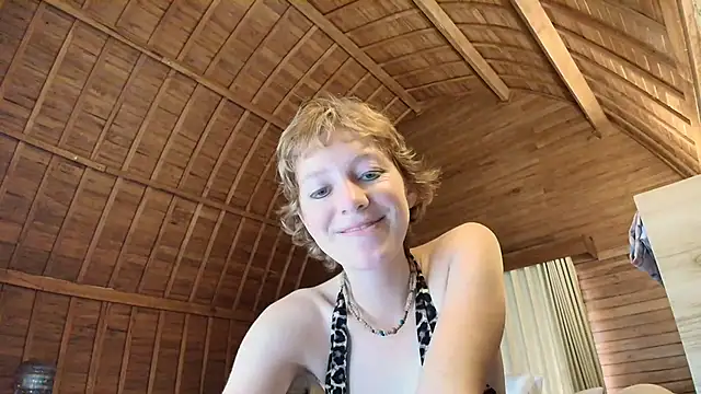 Snapshot of Ida-Rose chatting on February 17, 8:00 am Ida-Rose online show from February 17, 8:00 am