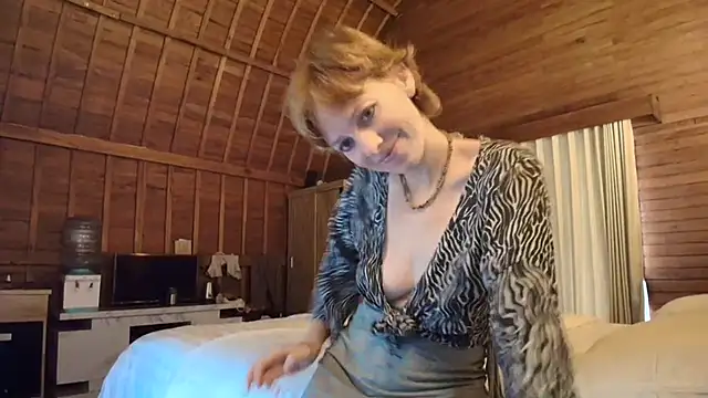 Snapshot of Ida-Rose chatting on February 18, 8:10 am Ida-Rose online show from February 18, 8:10 am