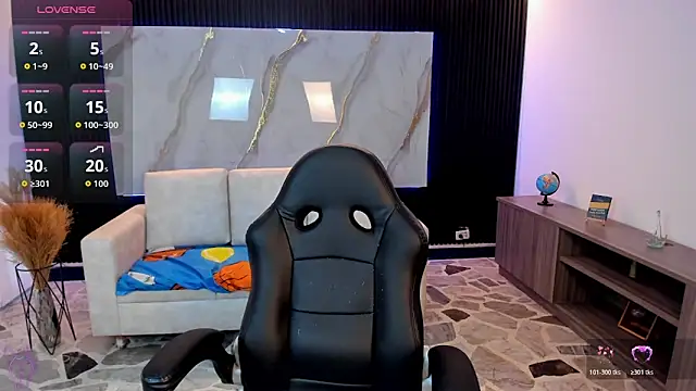 TiffanyHoustton online show from March 9, 12:09 pm