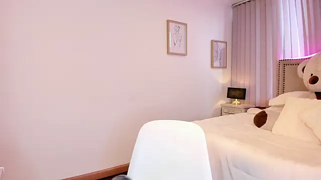 Snapshot of lya__brown chatting on February 20, 11:43 am lya brown online show from February 20, 11:43 am