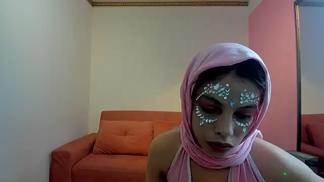 AdrianaTorres  online show from April 9, 2:33 pm