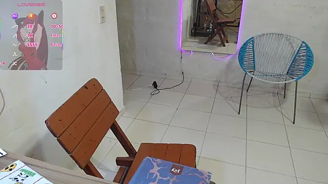 Snapshot of maxI_dick33 chatting on February 12, 10:38 pm maxI dick33 online show from February 12, 10:38 pm