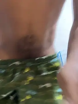 Snapshot of maxI_dick33 chatting on February 20, 10:43 pm maxI dick33 online show from February 20, 10:43 pm