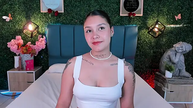 Snapshot of GabyyCute_ chatting on December 19, 3:46 am GabyyCute online show from December 19, 3:46 am