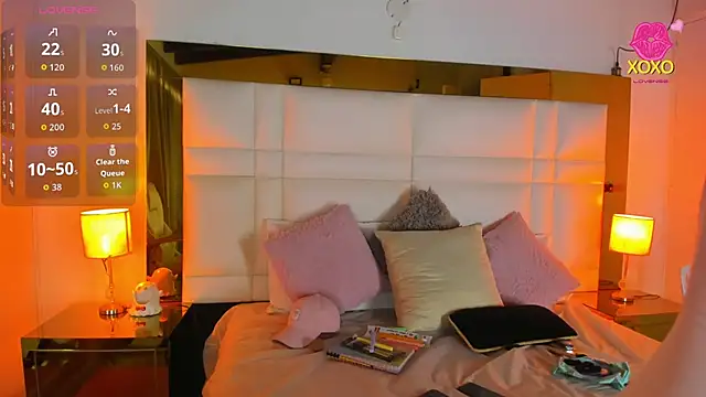 Zoei Moon online show from March 19, 7:07 pm