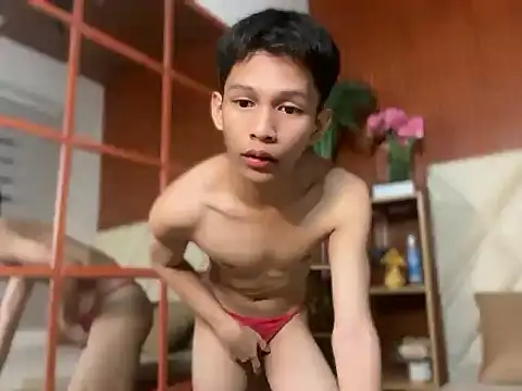 Snapshot of TheBoyAboveYou chatting on February 1, 7:29 am TheBoyAboveYou online show from February 1, 7:29 am