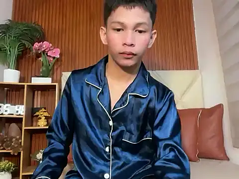 Snapshot of TheBoyAboveYou chatting on February 23, 3:53 pm TheBoyAboveYou online show from February 23, 3:53 pm