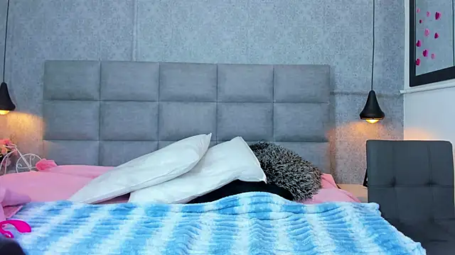 emilyy r online show from April 10, 7:07 pm