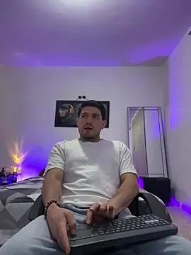 williamsmiiths16 online show from May 8, 12:38 am