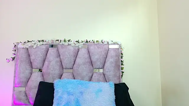 iris and damian online show from February 20, 5:24 pm