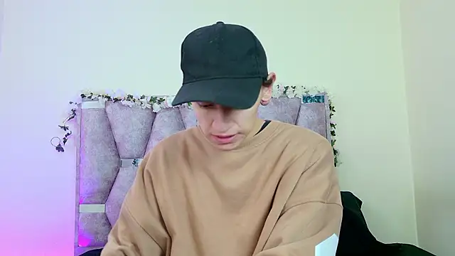 iris and damian online show from March 4, 10:32 am