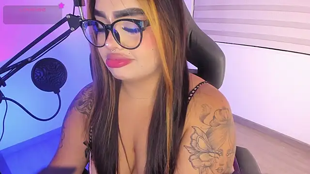 Snapshot of asheryn chatting on May 2, 2:05 am asheryn online show from May 2, 2:05 am