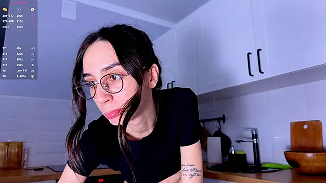 Elizwise online show from February 16, 6:04 pm