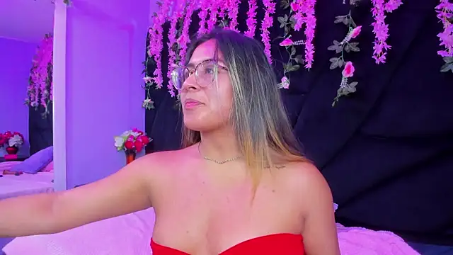 Snapshot of Freyaa_Millerr_ chatting on February 17, 3:03 am Freyaa Millerr online show from February 17, 3:03 am