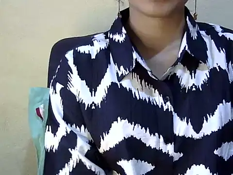 Snapshot of Shab_M chatting on August 3, 8:35 am Shab M online show from August 3, 8:35 am