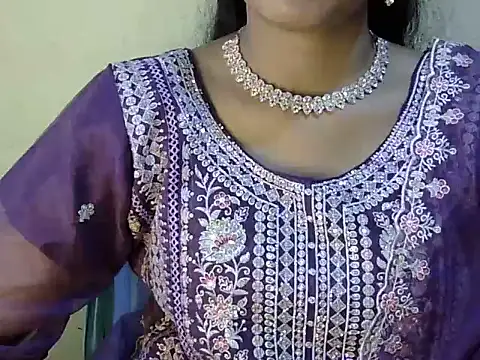 Snapshot of Shab_M chatting on August 5, 7:11 am Shab M online show from August 5, 7:11 am