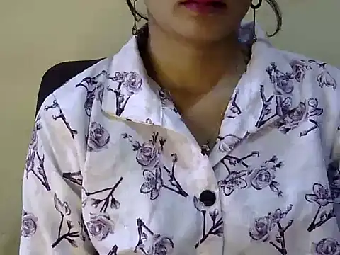 Snapshot of Shab_M chatting on August 6, 6:15 am Shab M online show from August 6, 6:15 am