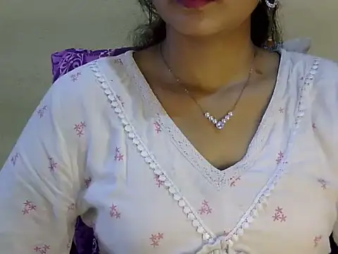 Snapshot of Shab_M chatting on August 8, 6:48 am Shab M online show from August 8, 6:48 am