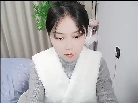 Snapshot of mili923 chatting on February 10, 3:05 pm mili923 online show from February 10, 3:05 pm