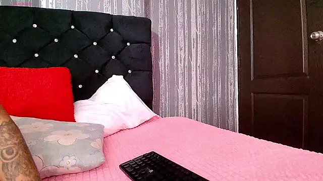 Snapshot of Elizabetth_Roman chatting on May 11, 2:23 pm Elizabetth Roman online show from May 11, 2:23 pm