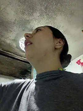 Snapshot of Alix_Rousses21 chatting on December 18, 4:13 pm Alix Rousses21 online show from December 18, 4:13 pm