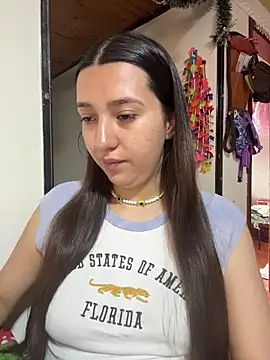 Snapshot of Alix_Rousses21 chatting on January 5, 5:27 pm Alix Rousses21 online show from January 5, 5:27 pm