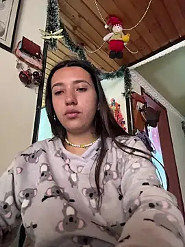 Snapshot of Alix_Rousses21 chatting on January 9, 5:26 pm Alix Rousses21 online show from January 9, 5:26 pm