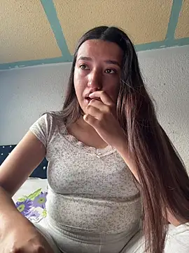 Snapshot of Alix_Rousses21 chatting on January 10, 7:04 pm Alix Rousses21 online show from January 10, 7:04 pm