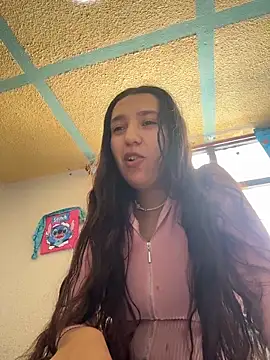 Snapshot of Alix_Rousses21 chatting on March 13, 7:31 pm Alix Rousses21 online show from March 13, 7:31 pm