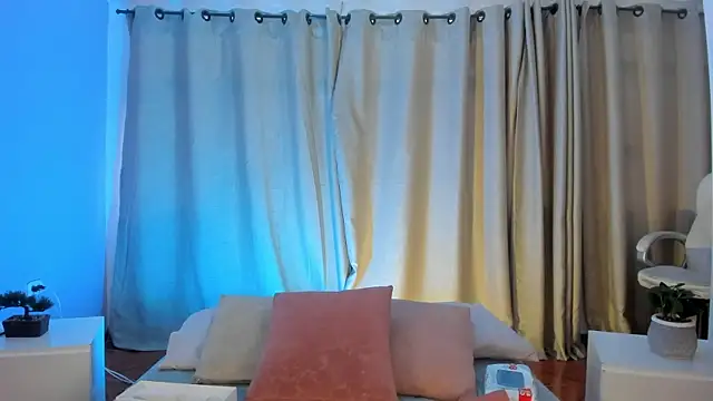 Amy Parkker online show from April 8, 12:49 pm