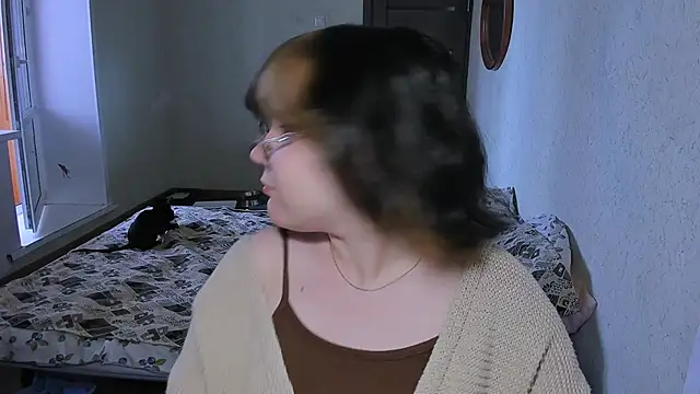 Snapshot of Lily-Violet chatting on April 8, 12:49 pm Lily-Violet online show from April 8, 12:49 pm