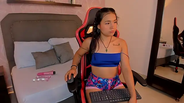 Snapshot of madison_saenzz chatting on December 21, 7:21 pm madison saenzz online show from December 21, 7:21 pm