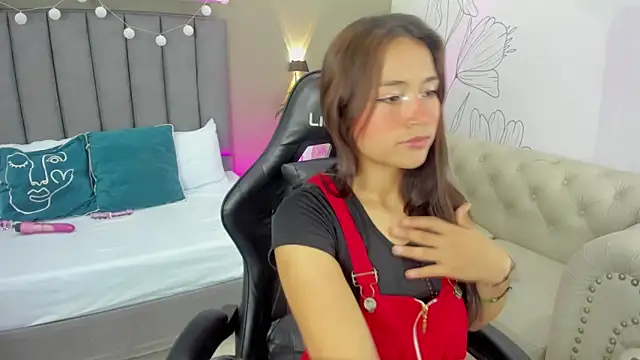 madison saenzz online show from April 7, 7:25 pm