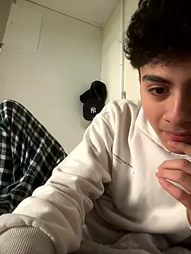 Snapshot of hungspanishtwink chatting on January 7, 11:56 am hungspanishtwink online show from January 7, 11:56 am