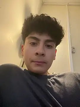 Snapshot of hungspanishtwink chatting on February 6, 9:34 am hungspanishtwink online show from February 6, 9:34 am