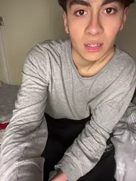 Snapshot of hungspanishtwink chatting on March 27, 12:38 pm hungspanishtwink online show from March 27, 12:38 pm