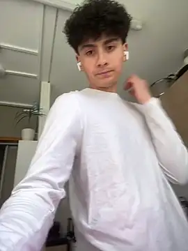 Snapshot of hungspanishtwink chatting on April 18, 2:43 pm hungspanishtwink online show from April 18, 2:43 pm