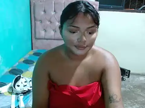 Snapshot of caro_lil chatting on April 27, 5:05 am caro lil online show from April 27, 5:05 am