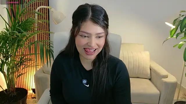 Snapshot of victoria___moon chatting on May 22, 2:33 pm victoria moon online show from May 22, 2:33 pm