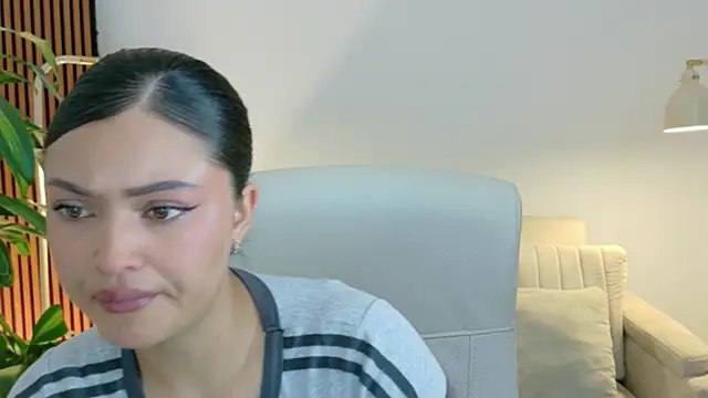 Snapshot of victoria___moon chatting on June 4, 1:50 pm victoria moon online show from June 4, 1:50 pm